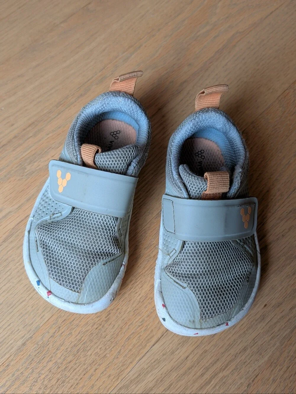 Vivobarefoot 5T Gray And Peach Sneakers